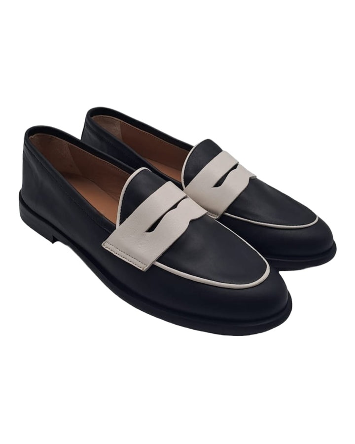 Manal Nappa Moccasin Black / White