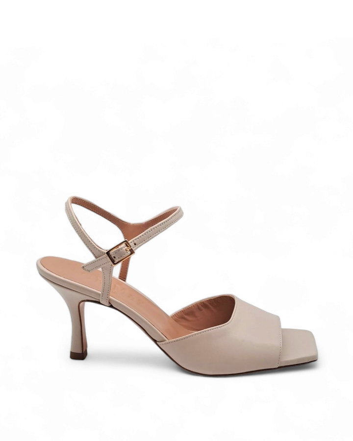 Cloe T. 7.5 Nappa Milk sandal