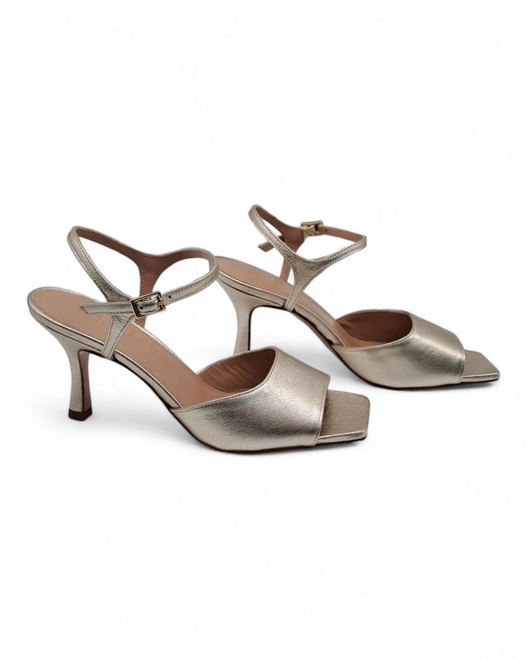 Cloe Sandal T. 7.5 Platinum Laminate