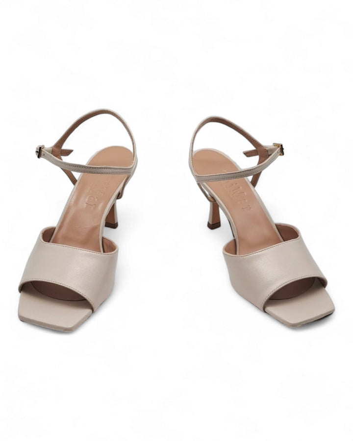 Cloe T. 7.5 Nappa Milk sandal