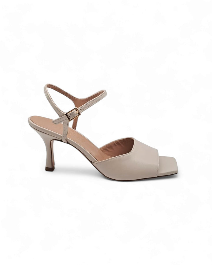 Cloe T. 7.5 Nappa Milk sandal