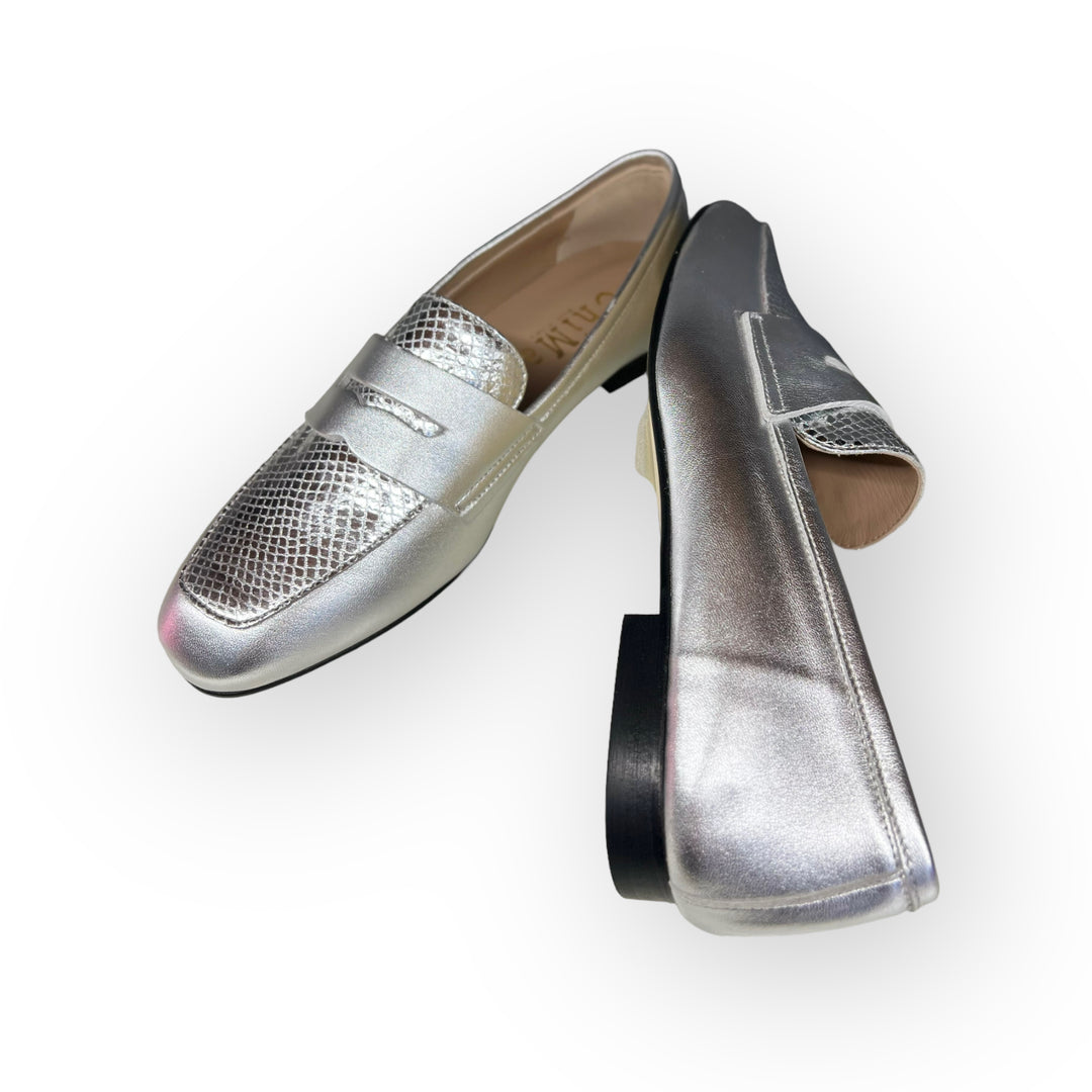 Laminated leather moccasin. Silver/Silver