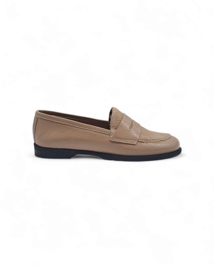 Manal Moccasin Ecru Patent / Pony Beige