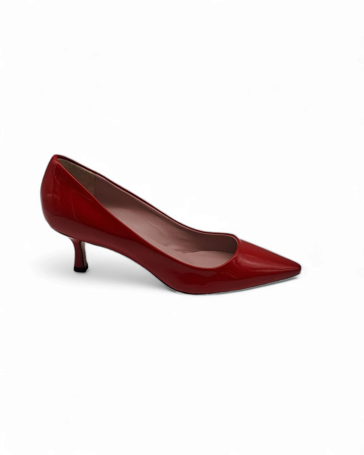 Red patent décolleté