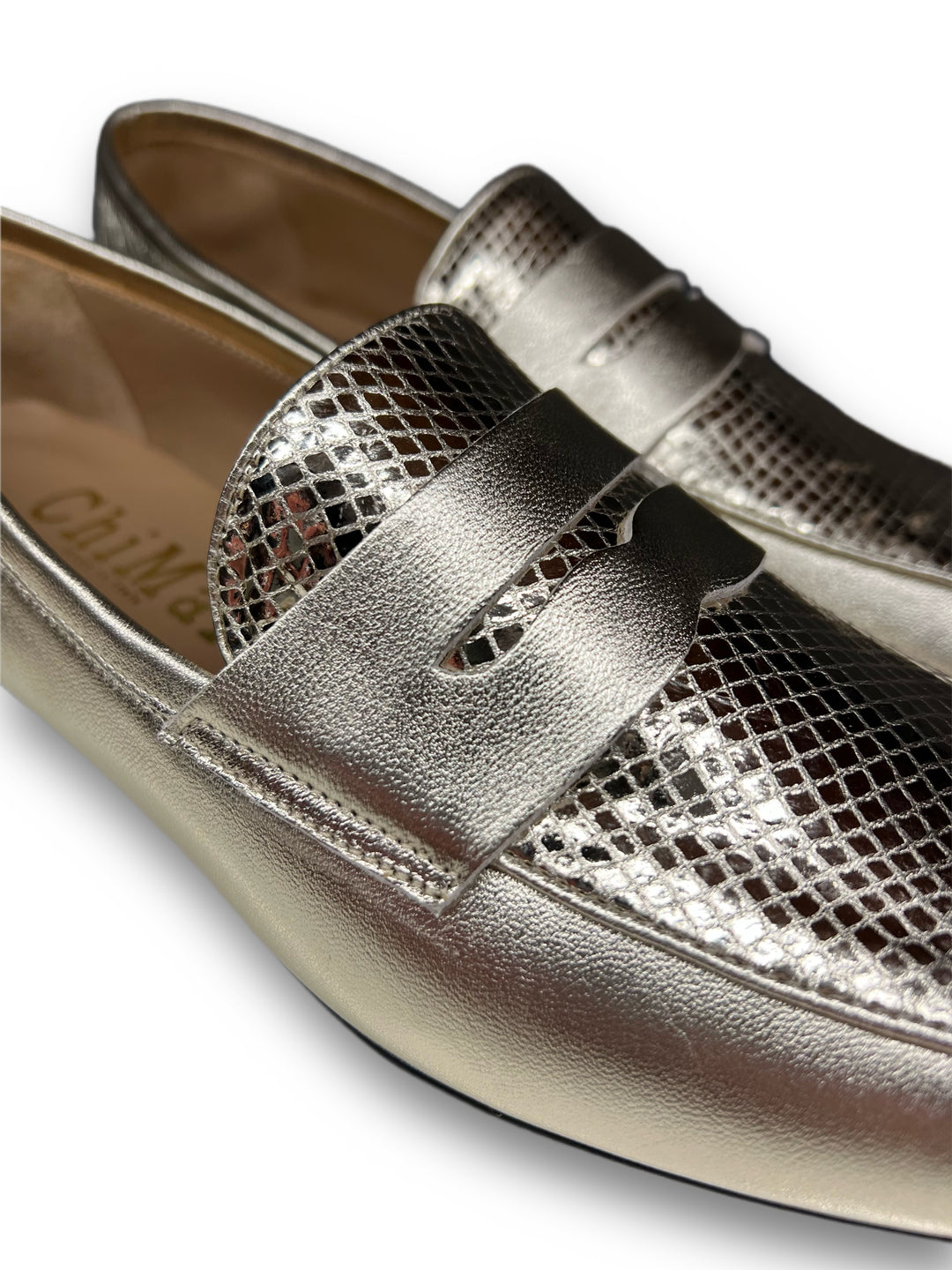 Laminated leather moccasin. Platinum/Platinum